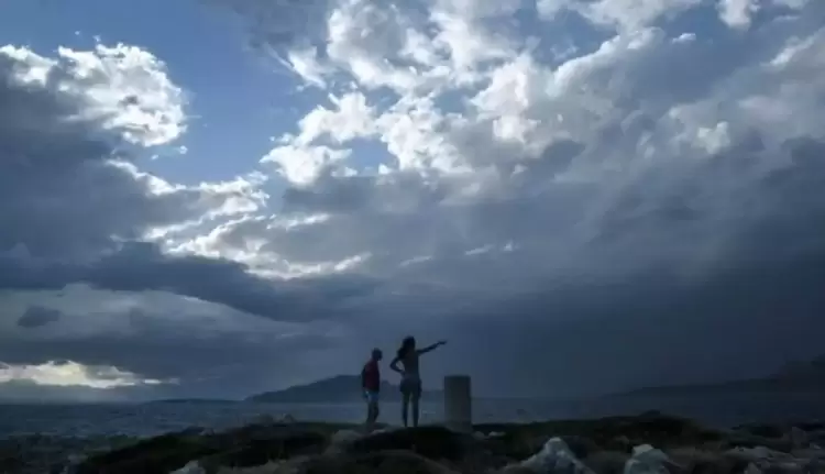 Ο Καιρός σήμερα: Συννεφιές με τοπικές βροχές για σήμερα Τρίτη