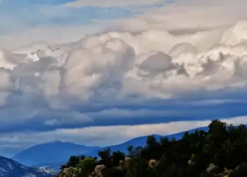 Ο Καιρός σήμερα: Σχετικά βελτιωμένος και αίθριος με λίγες τοπικές νεφώσεις