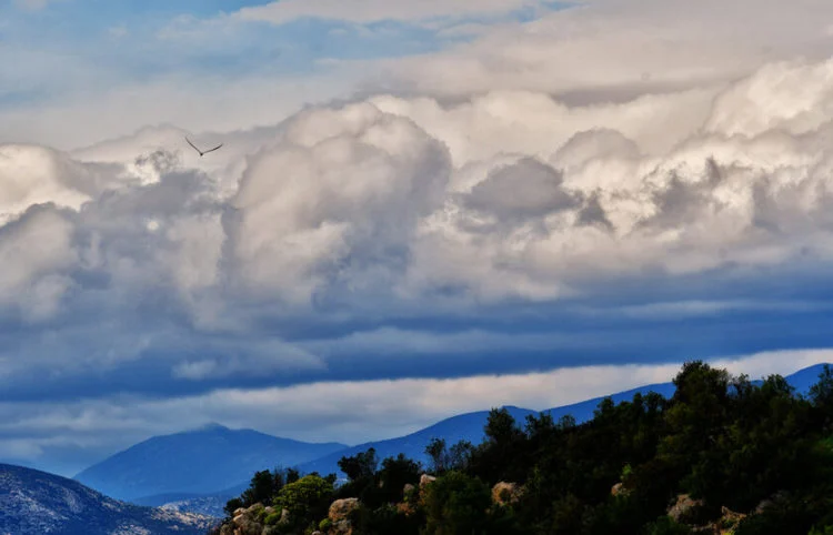 Ο Καιρός σήμερα: Σχετικά βελτιωμένος και αίθριος με λίγες τοπικές νεφώσεις Ο Καιρός σήμερα: Σχετικά βελτιωμένος και αίθριος με λίγες τοπικές νεφώσεις