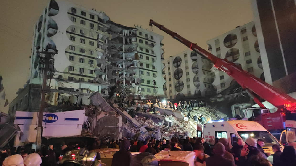 Σεισμός: Δεκάδες Νεκροί Από Τον Καταστροφικό Σεισμό Των 7,8 Ρίχτερ Στην Τουρκία