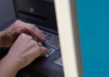 Συντάξεις και επιδόματα Μαρτίου: Η Καθαρά Δευτέρα φέρνει νωρίτερα τις πληρωμές