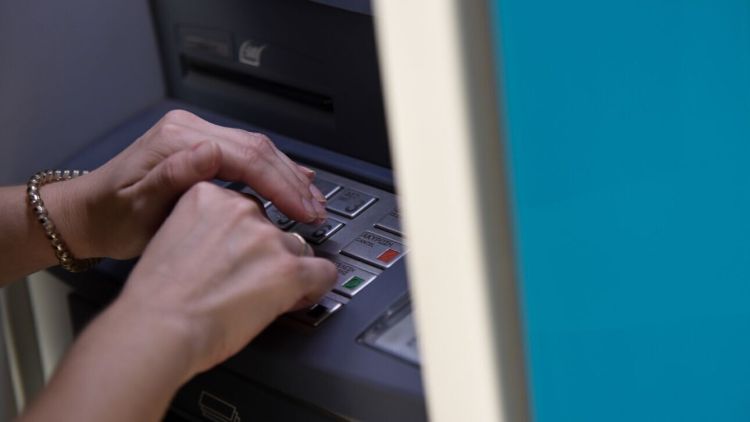 Συντάξεις και επιδόματα Μαρτίου: Η Καθαρά Δευτέρα φέρνει νωρίτερα τις πληρωμές