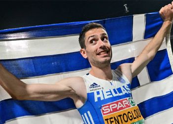 Το «πιπεράτο» αποκριάτικο τραγούδι από τον Φανό Γιτιά για τον Μίλτο Τεντόγλου