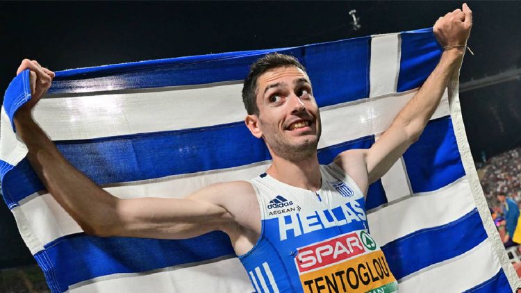 Το «πιπεράτο» αποκριάτικο τραγούδι από τον Φανό Γιτιά για τον Μίλτο Τεντόγλου Το «πιπεράτο» αποκριάτικο τραγούδι από τον Φανό Γιτιά για τον Μίλτο Τεντόγλου