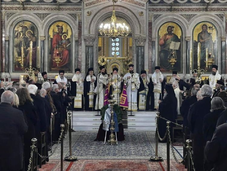 Το “ύστατο χαίρε” στον Μητροπολίτη Γέροντα Περγάμου κυρό Ιωάννη Το “ύστατο χαίρε” στον Μητροπολίτη Γέροντα Περγάμου κυρό Ιωάννη