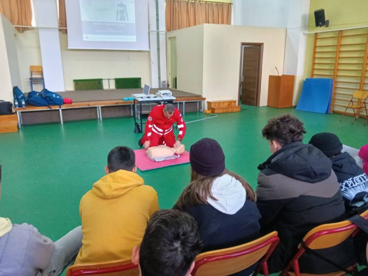Tο 7ο Γυμνάσιο Κατερίνης Eκπαιδεύεται στις Πρώτες Βοήθειες