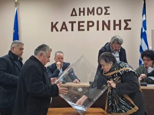 Ο Νίκος Κατανάς νέος πρόεδρος του Δημοτικού Συμβουλίου Κατερίνης Δήμος Κατερίνης – Νέος Πρόεδρος Δημοτικού Συμβουλίου ο Νίκος Κατανάς με 26 ψήφους