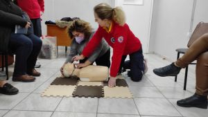 Διασωστική Ομάδα Πιερίας - Εκπαίδευση των Νηπιαγωγών πάνω στις Πρώτες Βοήθειες Διασωστική Ομάδα Πιερίας – Εκπαίδευση των Νηπιαγωγών πάνω στις Πρώτες Βοήθειες