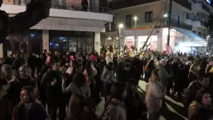 Ο Δήμος Αναστασιάδης «απογείωσε» τα Γρεβενά! – «Βούλιαξε» από κόσμο η κεντρική πλατεία Αιμιλιανού Ο Δήμος Αναστασιάδης «απογείωσε» τα Γρεβενά! – «Βούλιαξε» από κόσμο η κεντρική πλατεία Αιμιλιανού