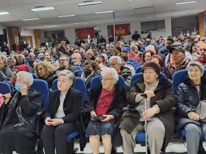 Ο Δημήτρης Κουτσούμπας στην Κατερίνη  ανακοίνωσε  τους βουλευτές  του ΚΚΕ