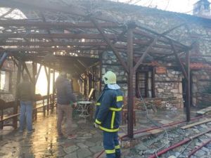 Πιερία: Στις φλόγες δύο σπίτια στον Παλαιό Παντελεήμονα - Ισχυρές δυνάμεις στο σημείο (εικόνες) Πιερία: Στις φλόγες δύο σπίτια στον Παλαιό Παντελεήμονα – Ισχυρές δυνάμεις στο σημείο