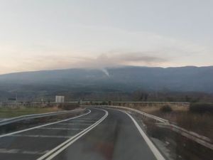 Πιερία: Στις φλόγες δύο σπίτια στον Παλαιό Παντελεήμονα - Ισχυρές δυνάμεις στο σημείο (εικόνες) Πιερία: Στις φλόγες δύο σπίτια στον Παλαιό Παντελεήμονα – Ισχυρές δυνάμεις στο σημείο