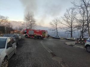 Πιερία: Στις φλόγες δύο σπίτια στον Παλαιό Παντελεήμονα - Ισχυρές δυνάμεις στο σημείο (εικόνες) Πιερία: Στις φλόγες δύο σπίτια στον Παλαιό Παντελεήμονα – Ισχυρές δυνάμεις στο σημείο