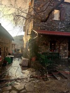 Πιερία: Στις φλόγες δύο σπίτια στον Παλαιό Παντελεήμονα - Ισχυρές δυνάμεις στο σημείο (εικόνες) Πιερία: Στις φλόγες δύο σπίτια στον Παλαιό Παντελεήμονα – Ισχυρές δυνάμεις στο σημείο