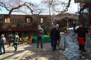 Πιερία: Τρία καταστήματα και ένα σπίτι έκαψε η πυρκαγιά στον Παλιό Παντελεήμονα