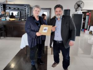 Το Κέντρο Γραμμάτων και Τεχνών Δίου έκοψε και την πρωτοχρονιάτικη πίτα Το Κέντρο Γραμμάτων και Τεχνών Δίου έκοψε και την πρωτοχρονιάτικη πίτα