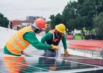 Φωτοβολταϊκά στη στέγη: Η επιδότηση θα φτάνει έως 60% – Πότε ξεκινά το πρόγραμμα