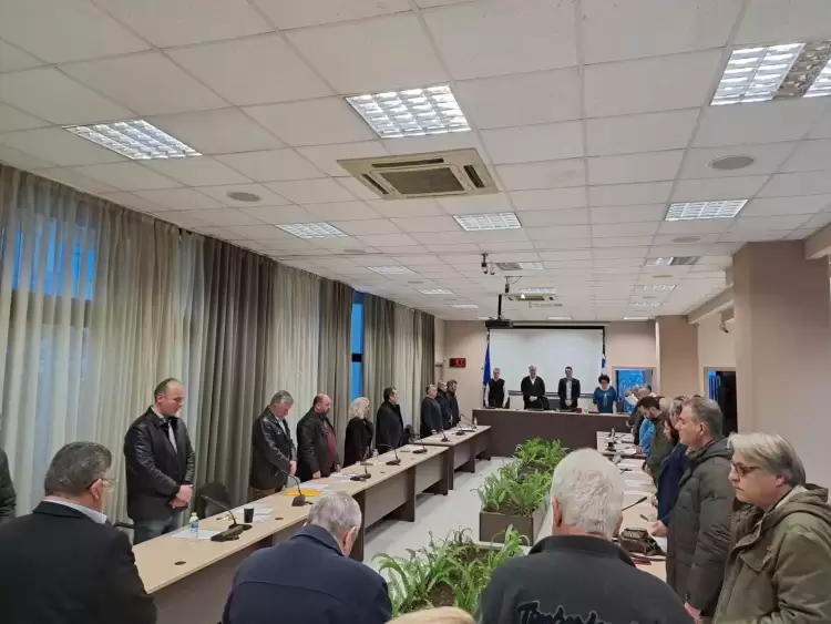 Δημοτικό Συμβούλιο Κατερίνης με εντάσεις, φωνές και αποχωρήσεις Ζωντανά η συνεδρίαση του Δημοτικού Συμβουλίου Κατερίνης με θέματα ημερήσιας διάταξης