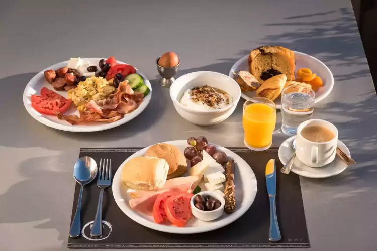 Η «Ημιδιατροφή» της κρίσης