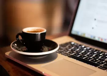 ΜΙΤ: Περισσότερος χρόνος στα Social Media ίσον περισσότερα Fake News