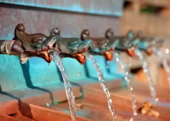 ΟΗΕ: Η βιομηχανία εμφιαλωμένου νερού υπονομεύει την πρόσβαση σε ασφαλές νερό για όλους