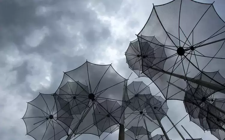 Ο Καιρός σήμερα: Νεφώσεις παροδικά αυξημένες με τοπικές βροχές και σποραδικές καταιγίδες Ο Καιρός σήμερα: Νεφώσεις παροδικά αυξημένες με τοπικές βροχές και σποραδικές καταιγίδες