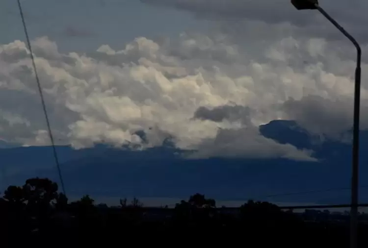 Ο Καιρός σήμερα: Παρασκευή με σύννεφα και με τοπικές βροχές