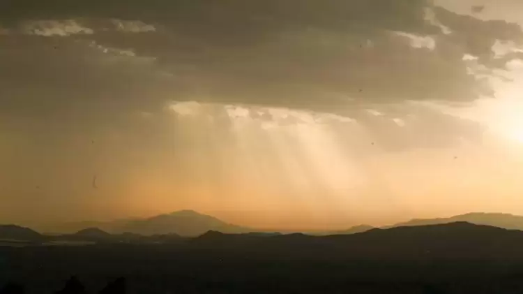 Ο Καιρός σήμερα: Συννεφιά με τοπικές βροχές και σποραδικές καταιγίδες το βράδυ