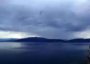 Ο Καιρός σήμερα: Συννεφιές κατά διαστήματα αυξημένες με ασθενείς τοπικές βροχές