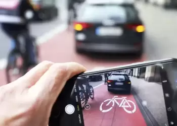 Πόσο νόμιμη  είναι η φωτογράφηση σε παράνομα παρκαρισμένα αυτοκίνητα για την αστυνομία;