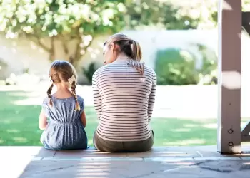 Σύγκρουση τρένων στα Τέμπη: Πως να μιλήσετε στα παιδιά για την τραγωδία