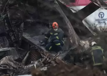 Σύγκρουση τρένων στα Τέμπη: Στους 57 οι νεκροί, λέει η ιατροδικαστής Ρουμπίνη Λεονταρή