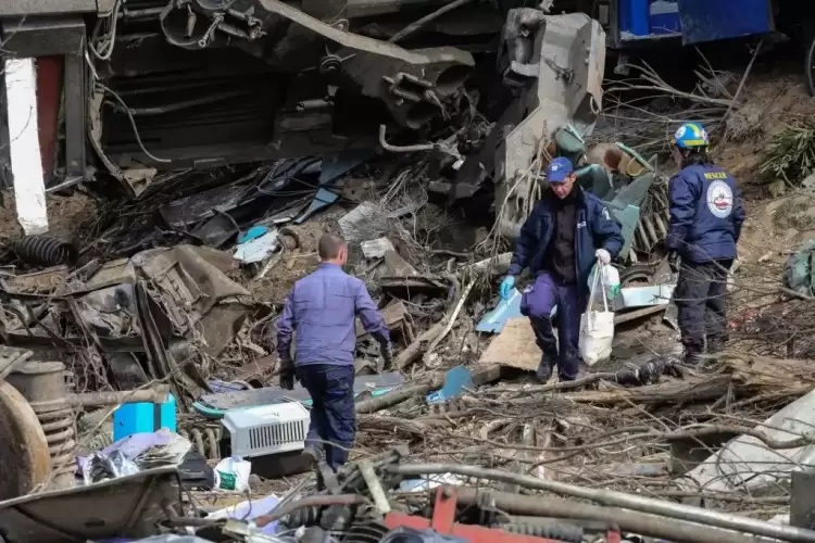 Τέμπη: Τα «πέντε γιατί» για τη σιδηροδρομική τραγωδία