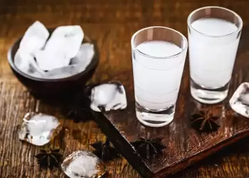 Το «λευκό χρώμα» στο ούζο – Επιστήμονες βρήκαν απάντηση σε ένα χρόνιο ερώτημα