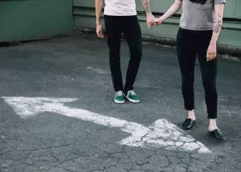 Millennials: Κρίση μέσης ηλικίας χωρίς διαζύγια και… ακριβά αυτοκίνητα