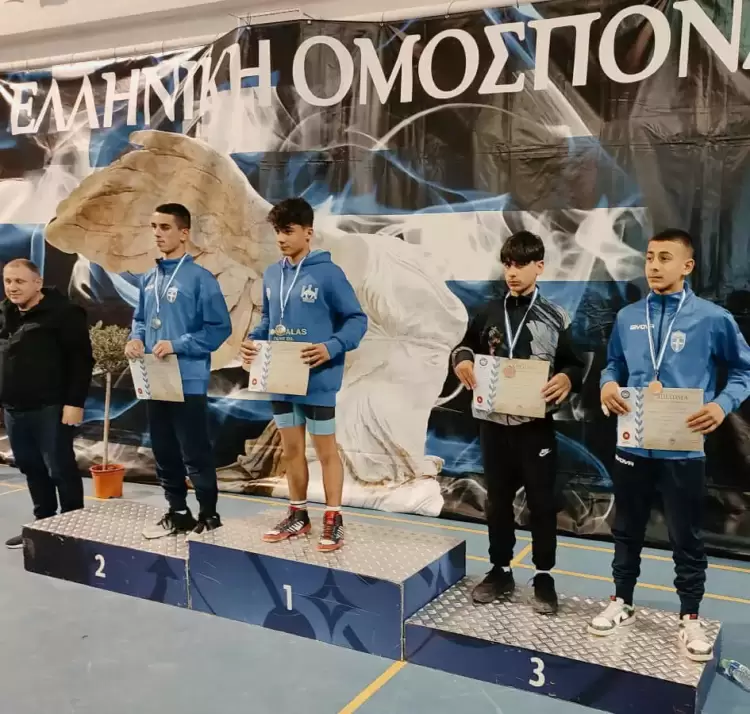 O Αποστόλου Γιάννος των Ολυμπίων Κατερίνης Tρίτος στην Ελλάδα στην πάλη