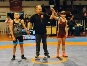 O Αποστόλου Γιάννος των Ολυμπίων Κατερίνης Tρίτος στην Ελλάδα στην πάλη