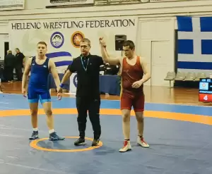 O Αποστόλου Γιάννος των Ολυμπίων Κατερίνης Tρίτος στην Ελλάδα στην πάλη