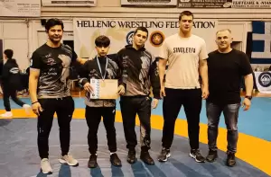 O Αποστόλου Γιάννος των Ολυμπίων Κατερίνης Tρίτος στην Ελλάδα στην πάλη