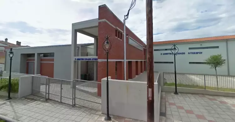 Δήμος Δίου Ολύμπου: Επίδοση ψηφίσματος μαθητών του 2ου Δημοτικού Σχολείου Λιτοχώρου στον Δήμαρχο Βαγγέλη Γερολιόλιο