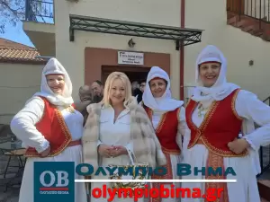 Γλυκίσματα και κρασί από την Εστία Πιερίδων Μουσών στην Κατερίνη