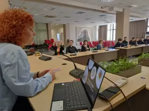 Μαθητές και εκπαιδευτικοί από την Ρουμανία στο Δημαρχείο Κατερίνης Μαθητές και εκπαιδευτικοί από την Ρουμανία στο Δημαρχείο Κατερίνης