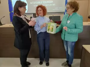 Μαθητές και εκπαιδευτικοί από την Ρουμανία στο Δημαρχείο Κατερίνης Μαθητές από την Ρουμανία στο Δημαρχείο Κατερίνης