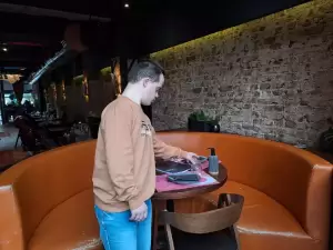 Η Μέριμνα Παιδιού Κατερίνης σε ενημερωτική δράση με τα παιδιά της σε κεντρικά καφέ της πόλης