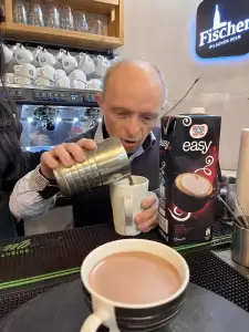 Η Μέριμνα Παιδιού Κατερίνης σε ενημερωτική δράση με τα παιδιά της σε κεντρικά καφέ της πόλης