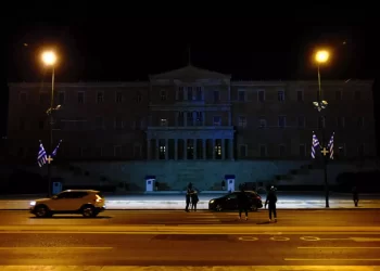 Η Βουλή των Ελλήνων σβήνει τα φώτα της συμμετέχοντας στην «Ώρα της Γης»