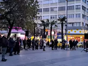 Βουβή διαμαρτυρία εις μνήμην αυτών που έφυγαν (εικόνες)