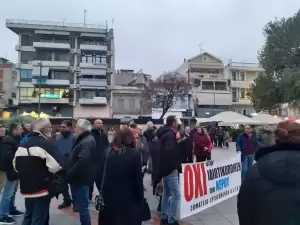 Η δημόσια συζήτηση στην Κεντρική Πλατεία Κατερίνης για την ιδιωτικοποίηση του νερού (φωτορεπορτάζ)