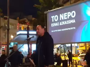 Η δημόσια συζήτηση στην Κεντρική Πλατεία Κατερίνης για την ιδιωτικοποίηση του νερού (φωτορεπορτάζ + βίντεο)