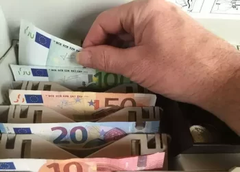 Καταβάλλεται το «μπόνους» 300 ευρώ σε 8.122 μη επιδοτούμενους μακροχρόνια ανέργους